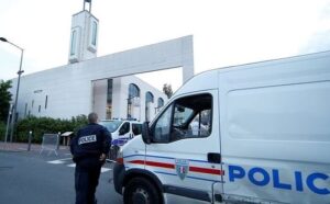 Γαλλία: Οκτώ τραυματίες από πυρά κοντά σε τέμενος