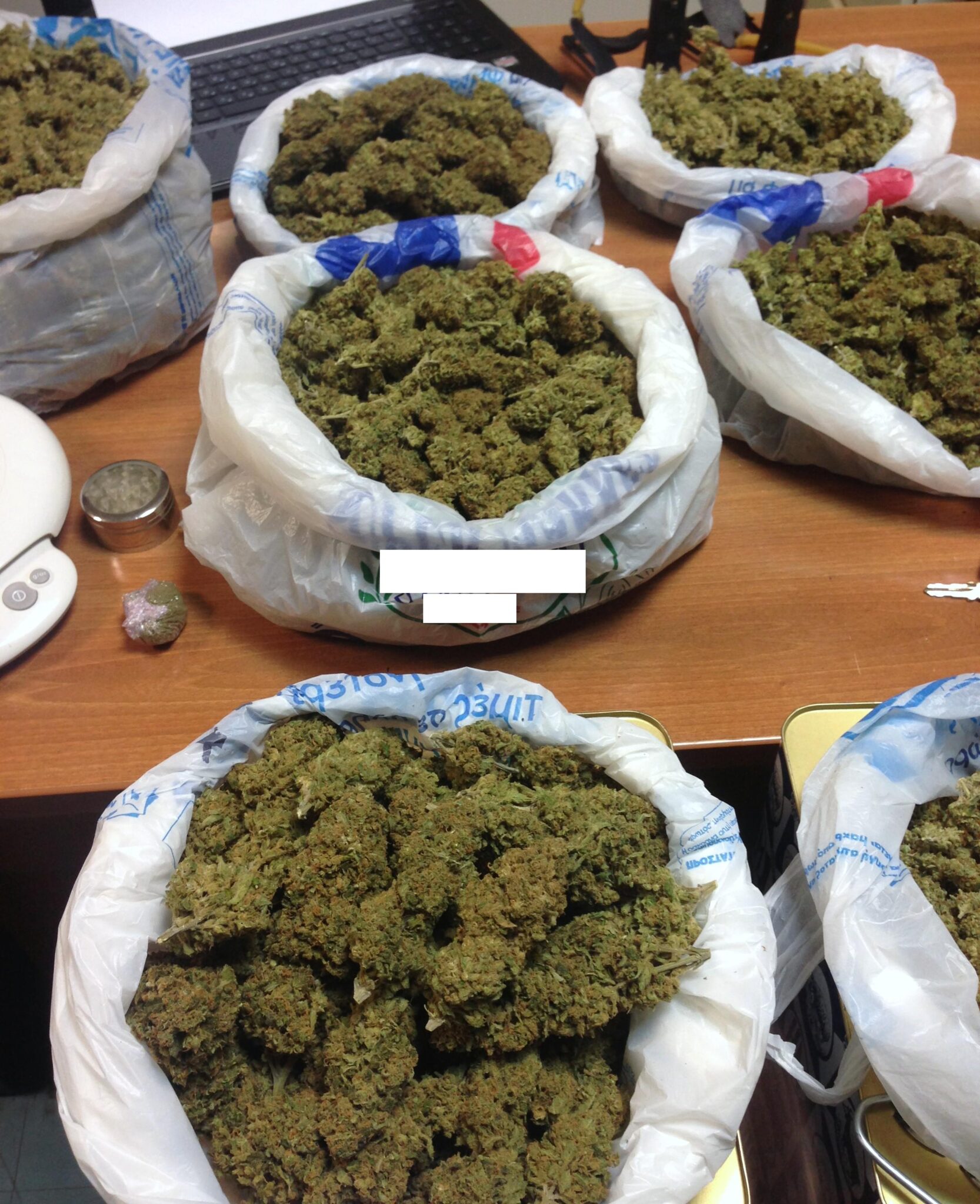 Υπο κράτηση 33χρονος και 36χρονη, για κατοχή 4kg κάνναβης με σκοπό την προμήθεια