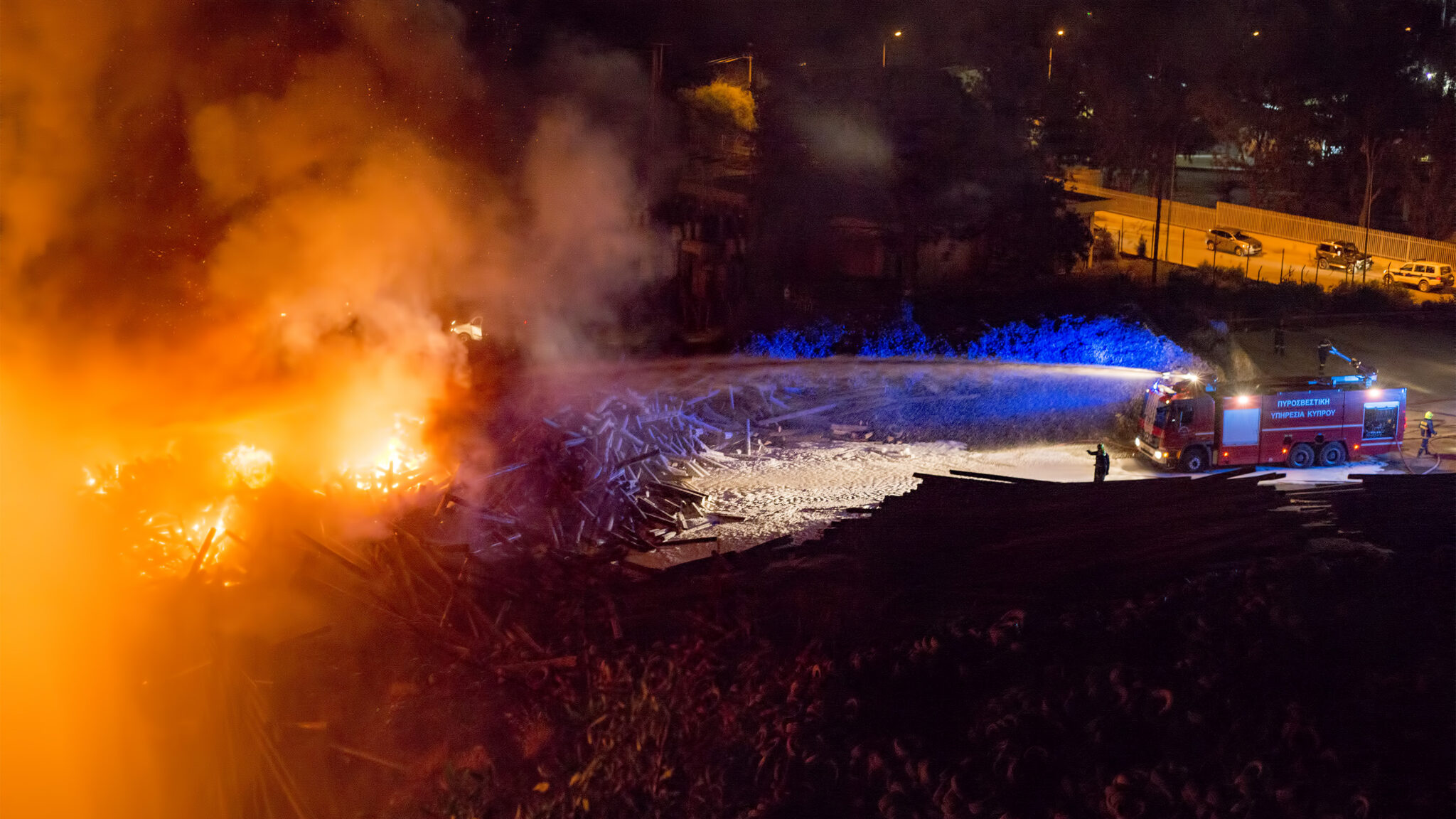 Φωτιά στο Βασιλικό: Τα εύφλεκτα υλικά έπρεπε να είναι διαχωρισμένα (ΒΙΝΤΕΟ)