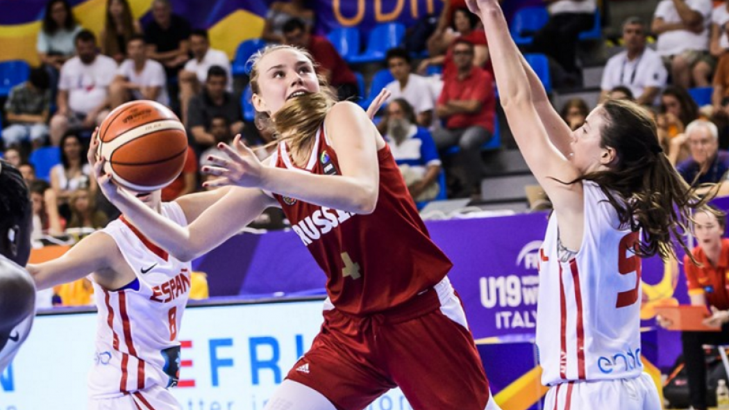 Τρελό: Έβαλε τρίποντο στο καλάθι της ομάδας της (ΒΙΝΤΕΟ)