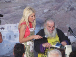 Ελένη Μενεγάκη: Μαγείρεψε με τον γέροντα μοναχό Ευδόκιμο στην Άνδρο(ΒΙΝΤΕΟ)