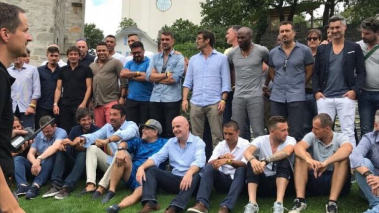 Όλο το ποδόσφαιρο σε μια φωτογραφία !