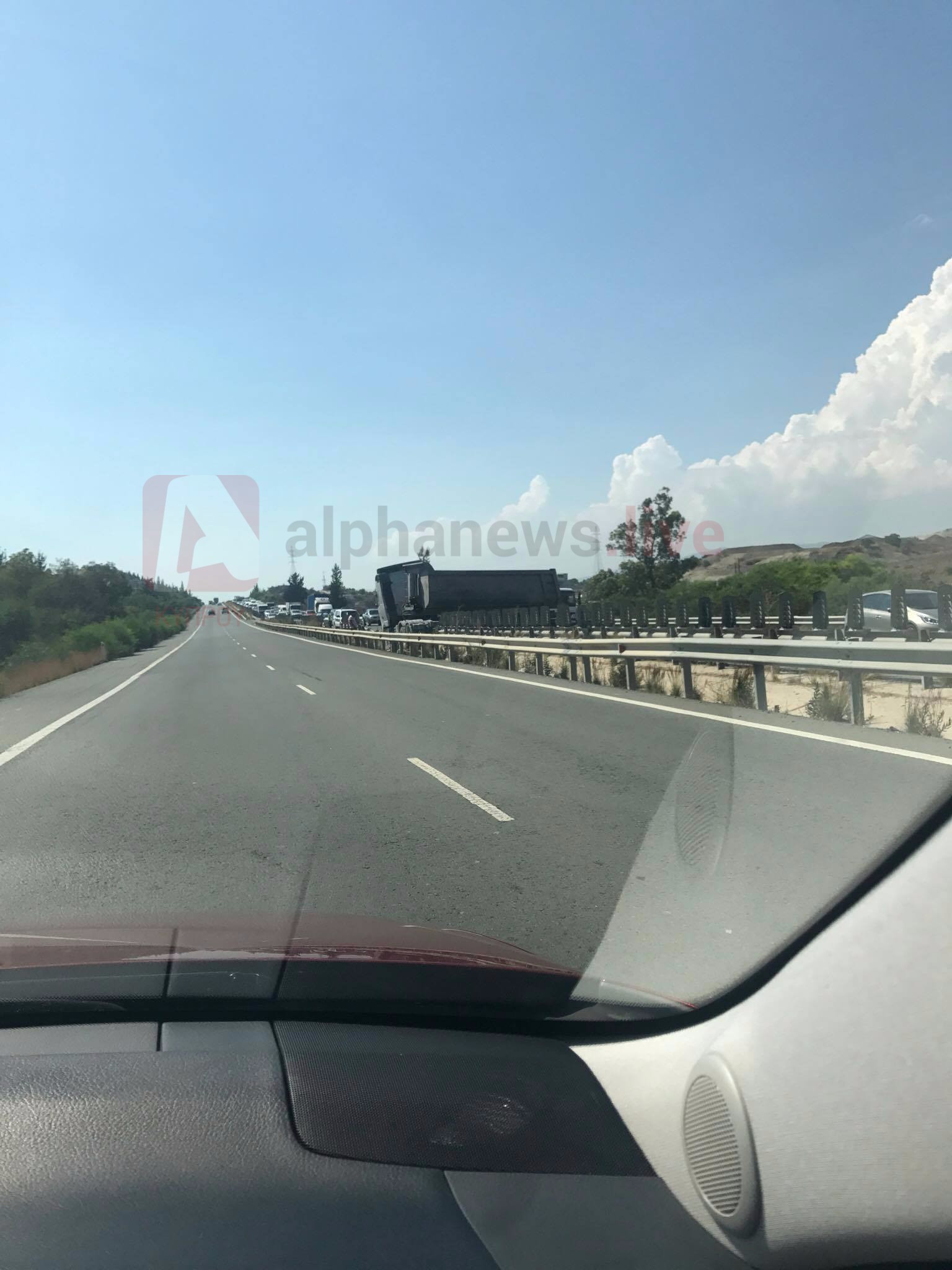 Ανατροπή φορτήγου στον αυτοκινητόδρομο Λευκωσίας-Λεμεσού