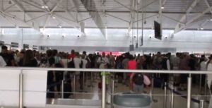 6,000 επιβάτες αναχώρησαν απο το αεροδρόμιο Λάρνακας, σε διάστημα μόλις 5 ωρών