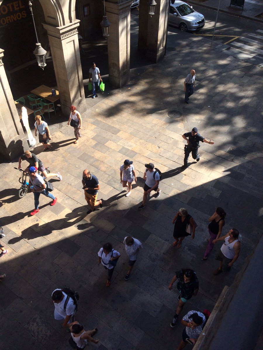 Τηλέφωνα και πληροφορίες για προξενική αρωγή, μετά το τρομοκρατικό στη Βαρκελώνη