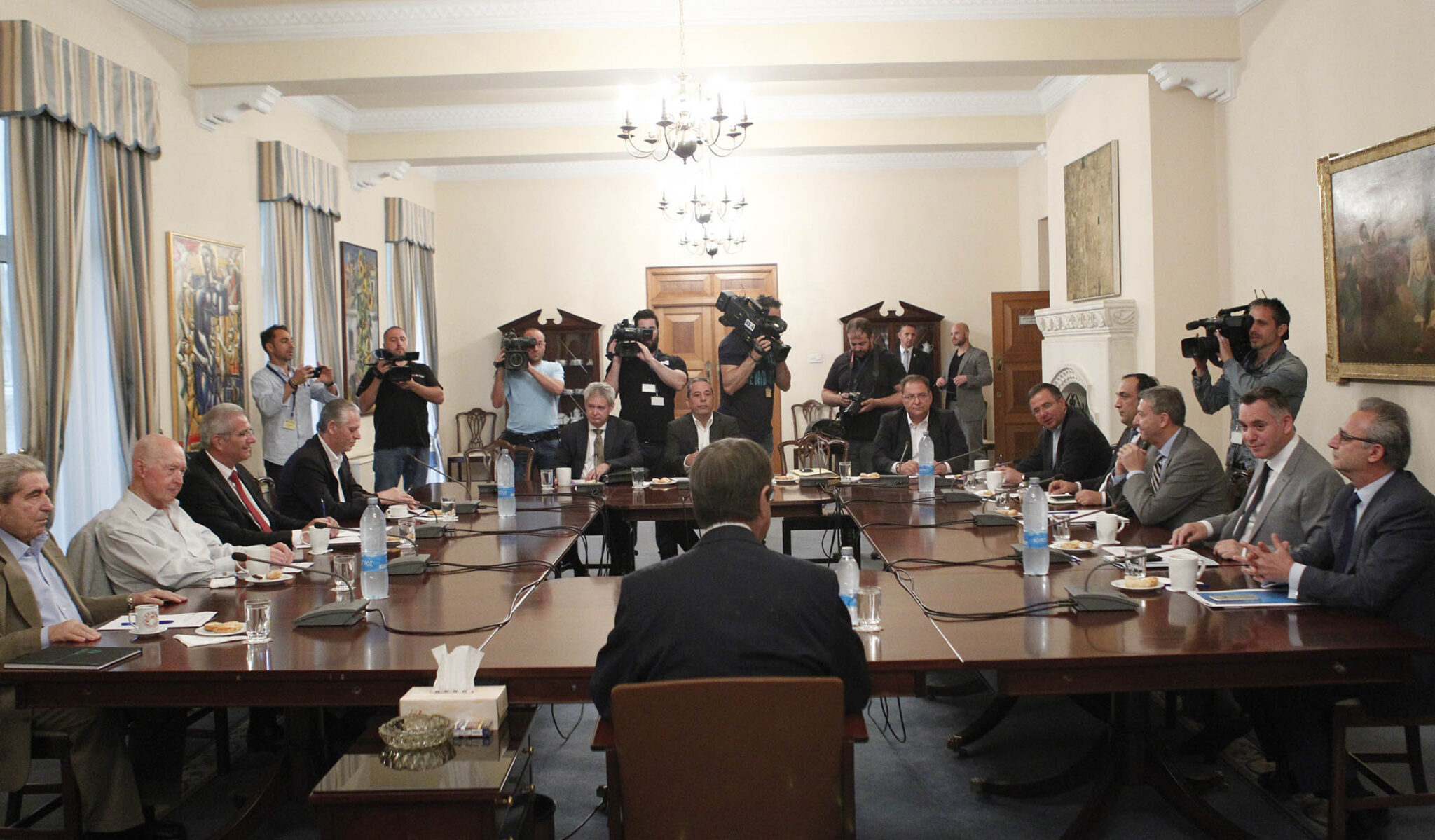 Κυβέρνηση Vs Κόμματα: Διαξιφισμοί για τις επιστολές