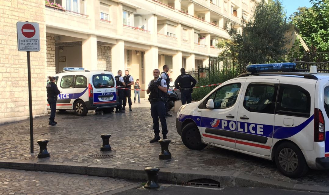 Όχημα παρέσυρε έξι στρατιώτες, στο κέντρο του Παρισιού (ΒΙΝΤΕΟ&ΦΩΤΟ)