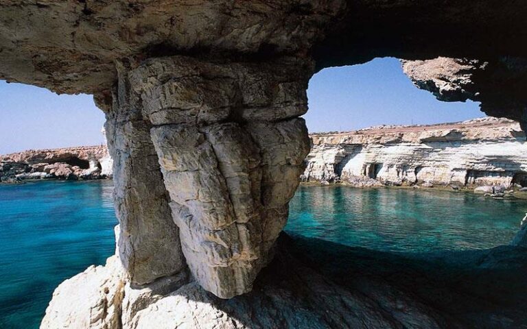 Πρόσωπο κινδύνεψε στις θαλασσινές σπηλιές στο Κάβο Γκρέκο, έστησε επιχείρηση το ΚΣΕΔ