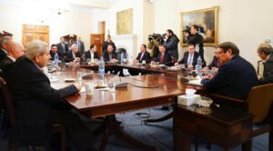 Αμείωτη η αντιπαράθεση κομμάτων για το Κυπριακό
