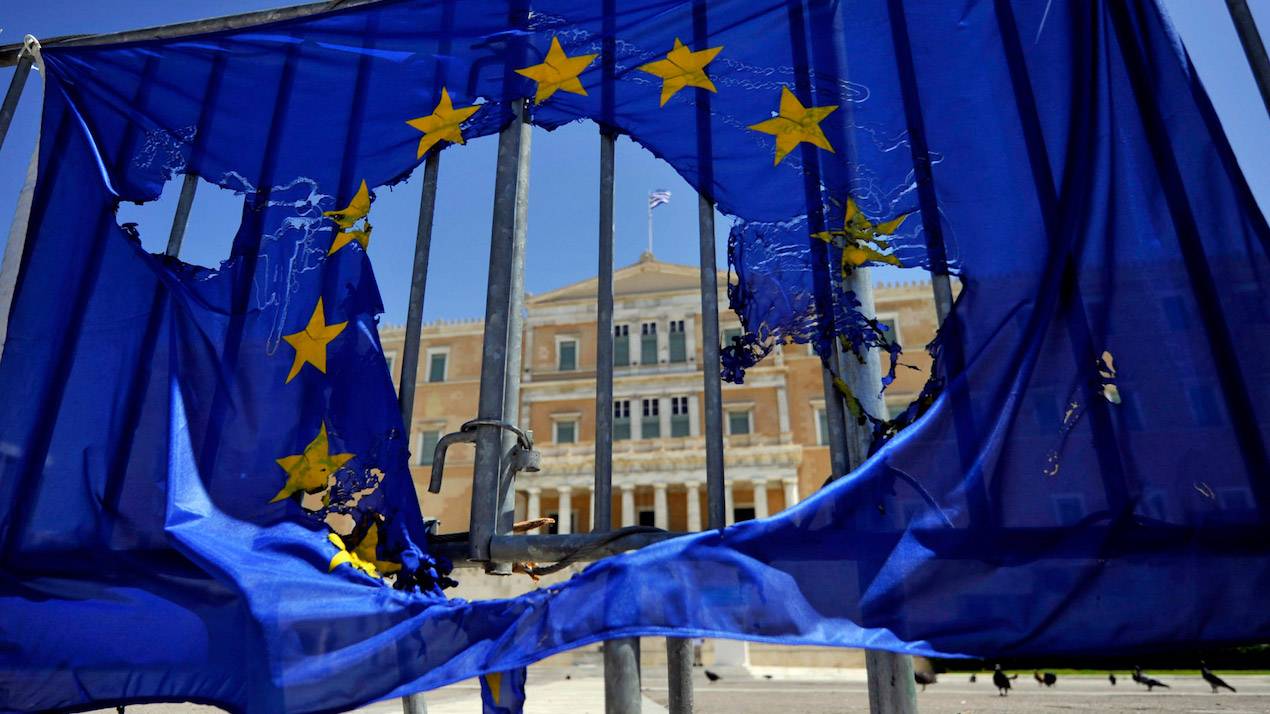 Politico: «Αναχρονιστικές» οι φωνές υπέρ Grexit