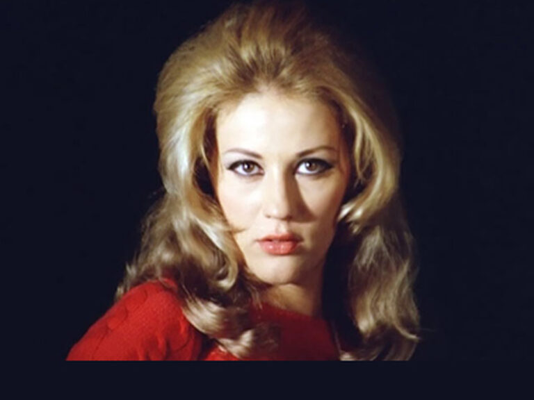 Το ύστατο αντίο και χειροκρότημα στη λαμπερή Ζωή Λάσκαρη (ΒΙΝΤΕΟ)