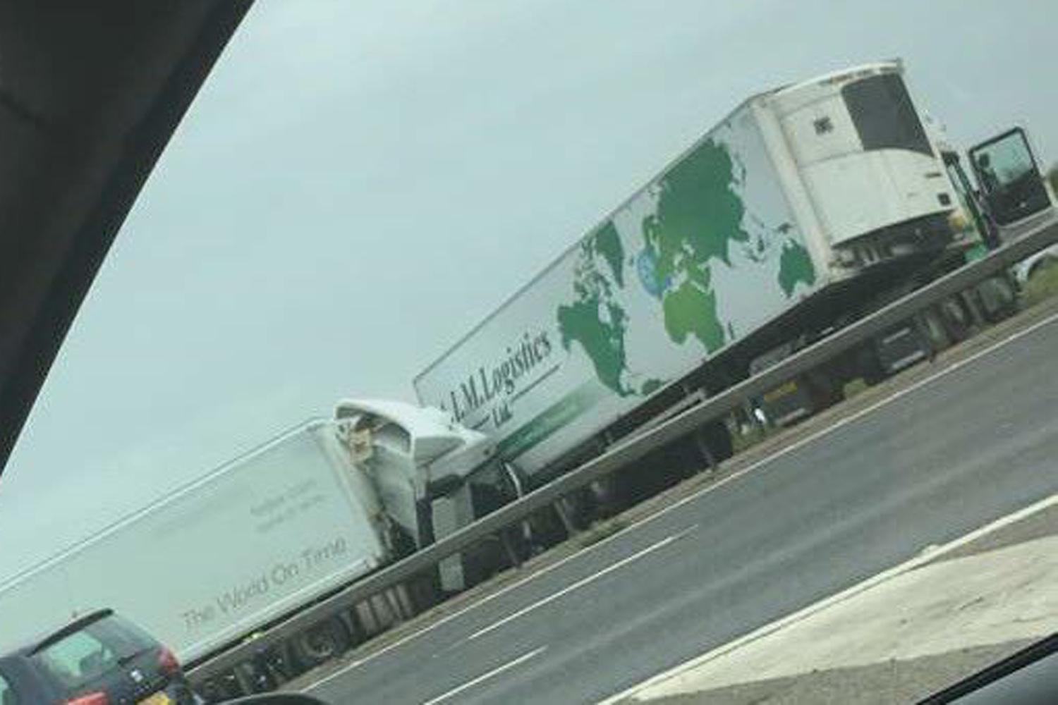 Βρετανία: Οκτώ νεκροί από σύγκρουση δύο φορτηγών με μικρό λεωφορείο