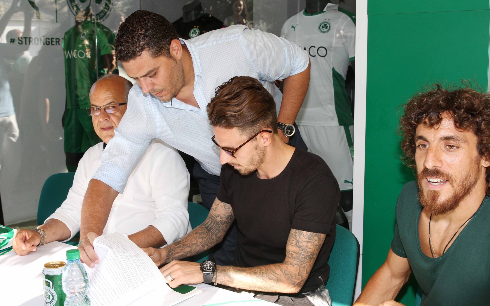 Ενώπιον Λαού υπέγραψαν Ματ και Μαργκάσα (ΦΩΤΟ)