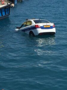 Περιπολικό της Αστυνομίας κατέληξε στη θάλασσα στο Λιμάνι Λεμεσού (ΒΙΝΤΕΟ)