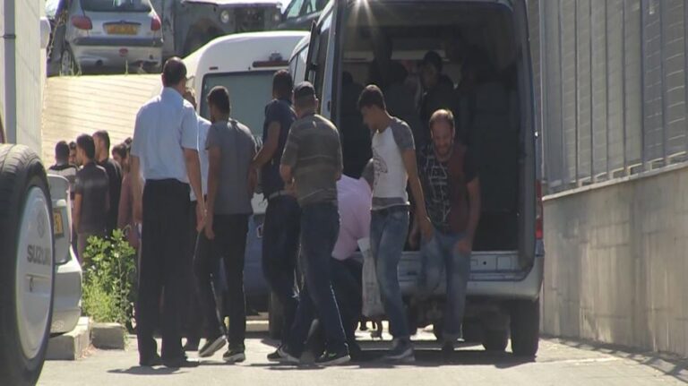 Ενώπιον του Δικαστηρίου Πάφου, οι επτά μετανάστες που έφτασαν με βάρκα στον Πωμό