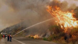 Σε πύρινο κλοιό η Αλβανία