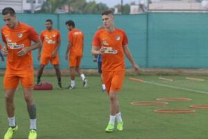 Μέσα και ο Σάλαι στον ΑΠΟΕΛ