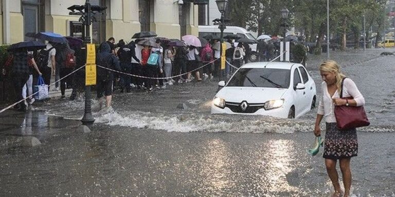 Σφοδρές καταιγίδες στην Κωνσταντινούπολη