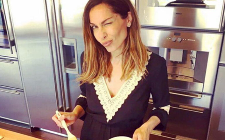 H Δέσποινα Βανδή μας ευχήθηκε «Καλό Δεκαπεντάυγουστο» με τον πιο νόστιμο τρόπο