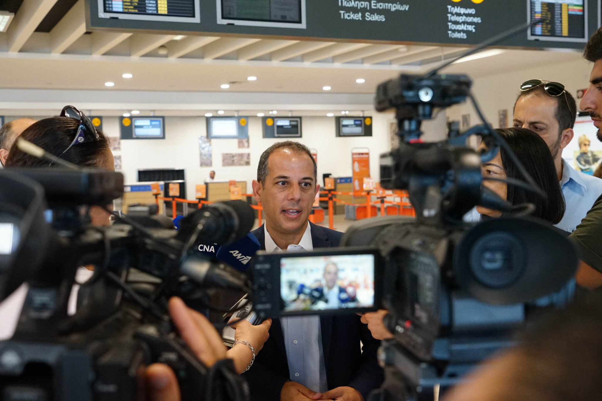 Αυτοψία του Υπουργού Μάριου Δημητριάδη στο Αεροδρόμιο Πάφου (ΒΙΝΤΕΟ)