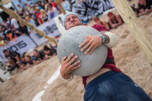 Tribal Clash:Oι αγώνες "τύπου Survivor" που ξεσήκωσαν τους Άγγλους κάθε ηλικίας