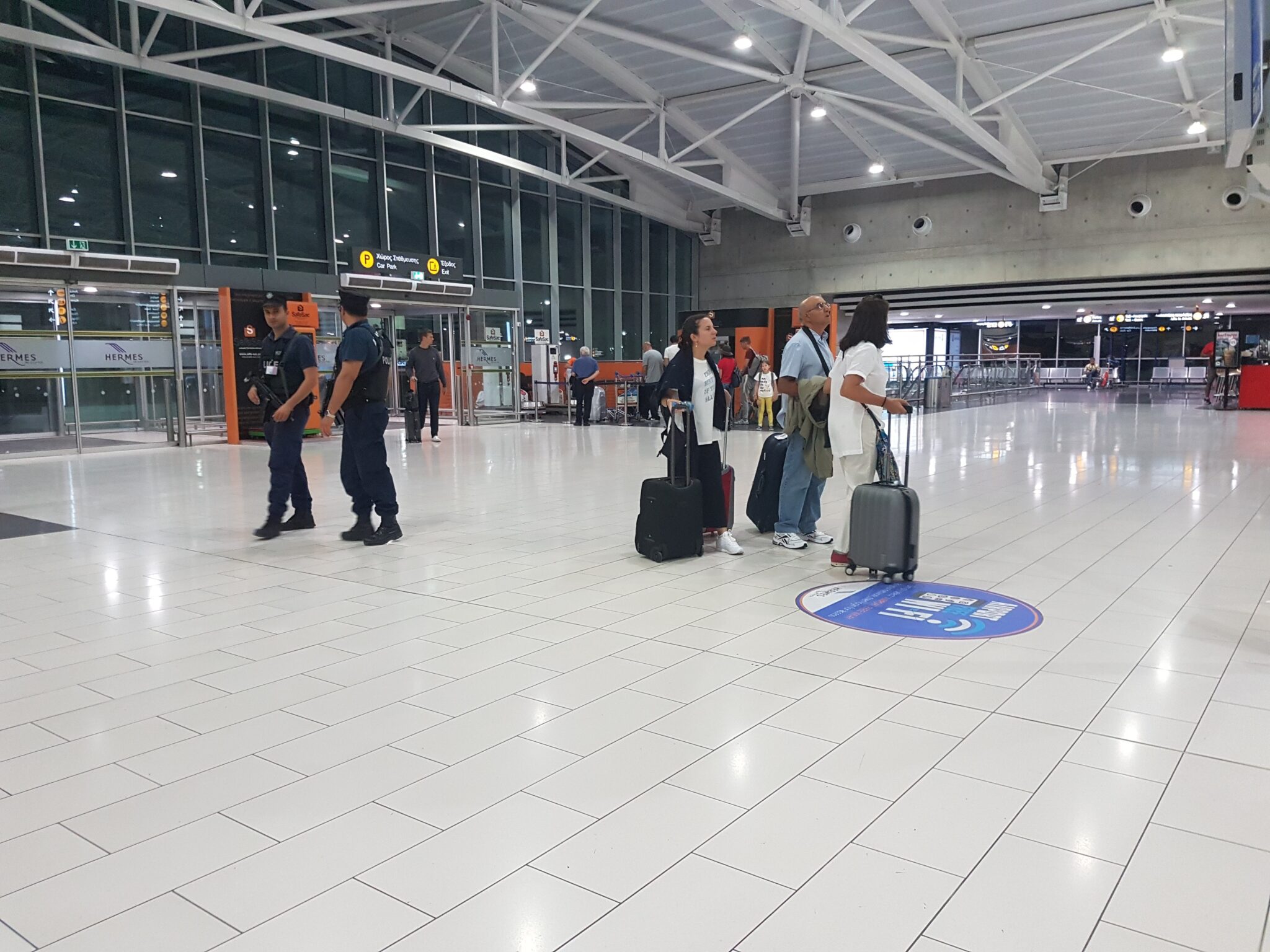 Αυξημένα μέτρα ασφάλειας σε λιμάνια και αεροδρόμια, μετά το σήμα της Ιντερπολ