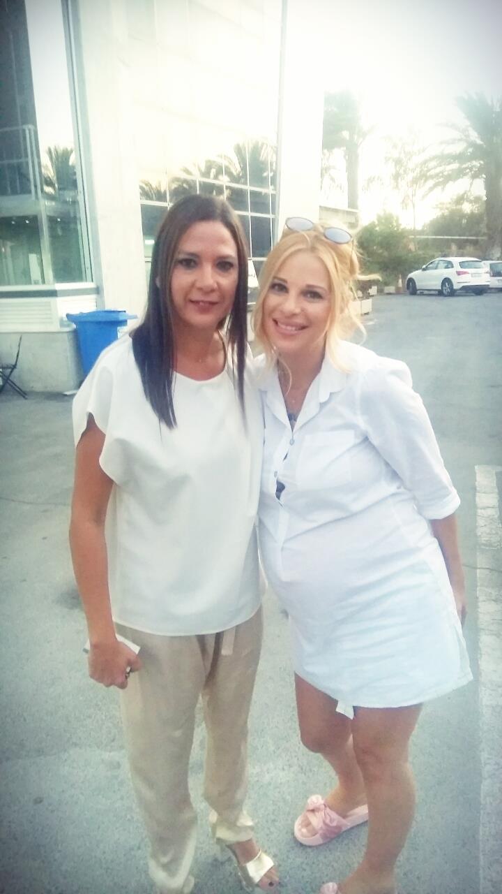 Α. Kενεβέζου: Φωτογραφίες λίγη ώρα πριν την πρεμιέρα στον Alpha Kύπρου (ΦΩΤΟ)