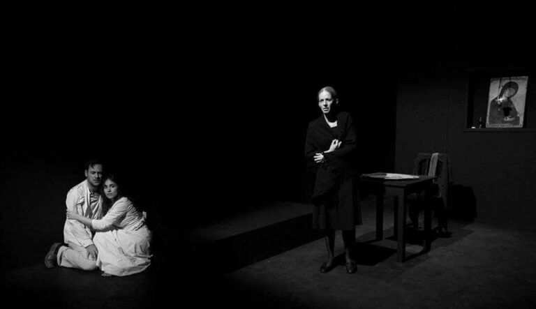 Το "Θέατρο Ένα", παρουσιάζει την υπέροχη παράσταση "Ντεφόλ: Σμύρνη 1922"