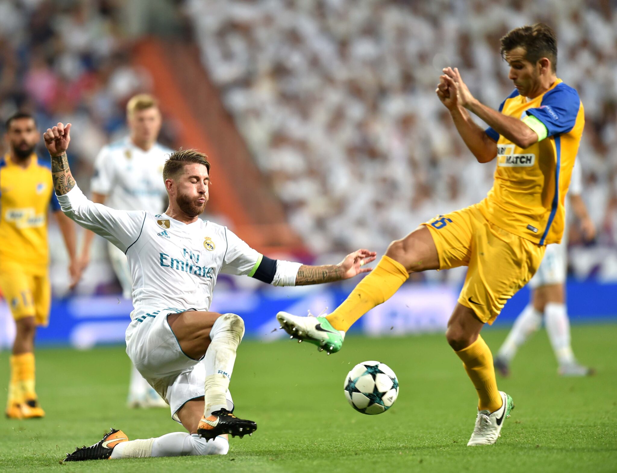 Γεμάτο γήπεδο μεν, μουρμούρα και απουσίες δε