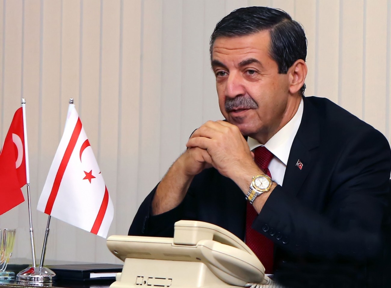 Ερτουγρούλογλου: Να εξετάσουν διαφορετικές εναλλακτικές για λύση