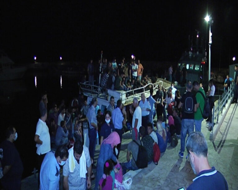 Υπό οκταήμερη κράτηση ο Τούρκος διακινητής των 305 Σύρων προσφύγων (ΦΩΤΟ)