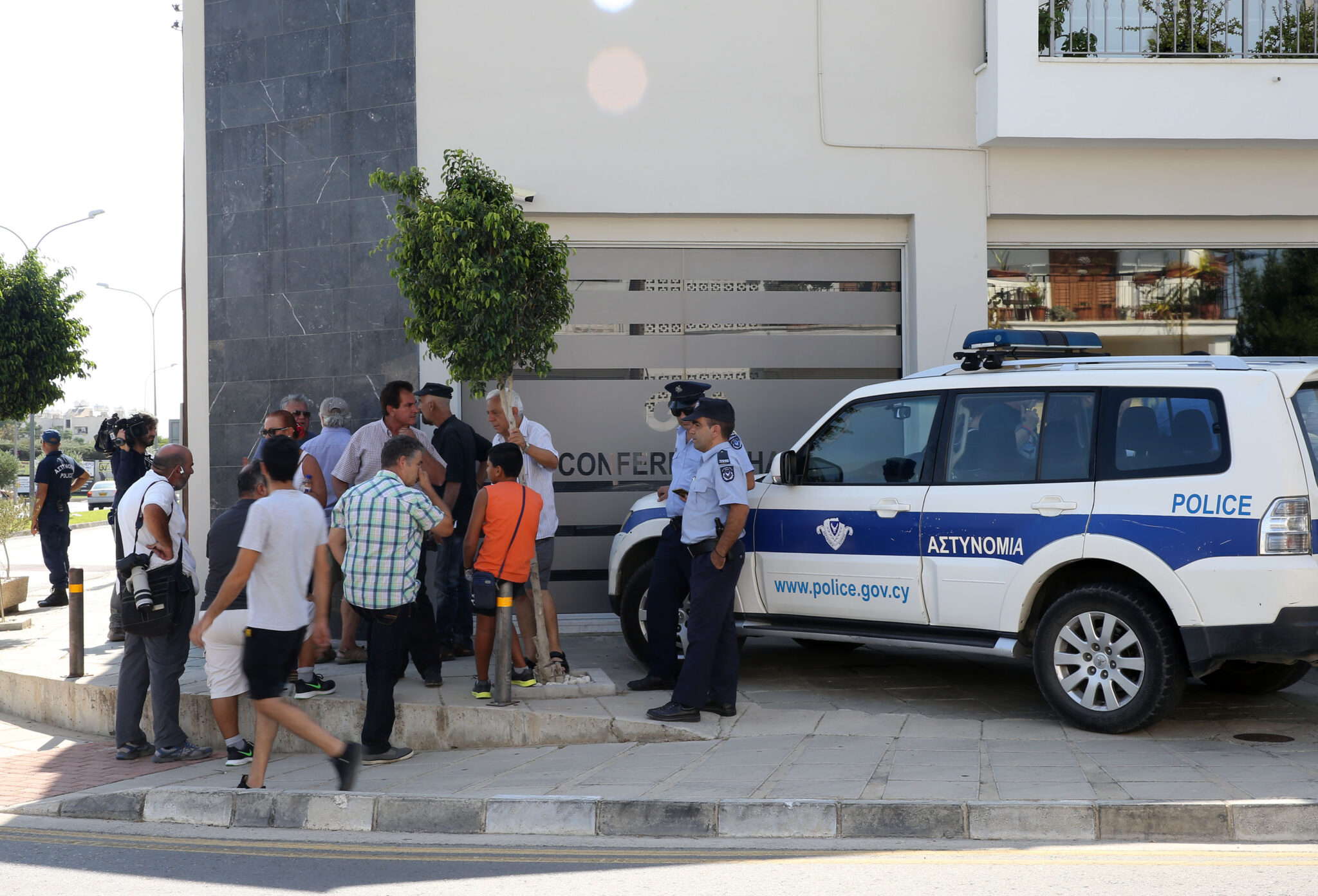 Σύνδεσμος Τραπεζών: Κανένας Κύπριος μεροκαματιάρης δεν έμεινε στο δρόμο (BINTEO)