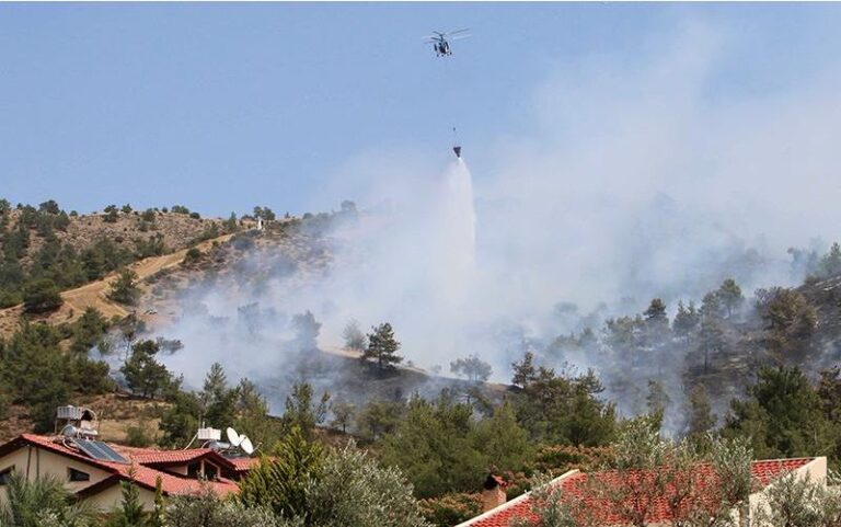 Yπο έλεγχο η πυρκαγιά μεταξύ των χωριών Σκούλλι και Κάτω Ακρουδάλια