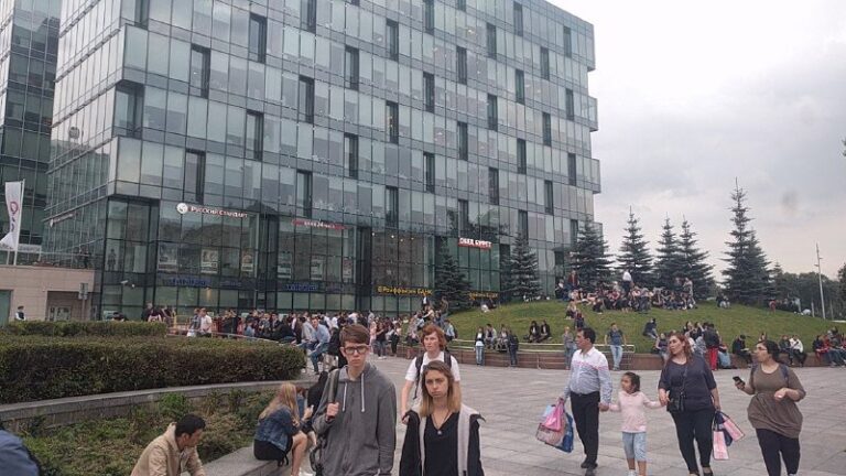 Μόσχα: Εκκενώνονται εμπορικά κέντρα, σταθμοί και πανεπιστήμια (ΒΙΝΤΕΟ&ΦΩΤΟ)