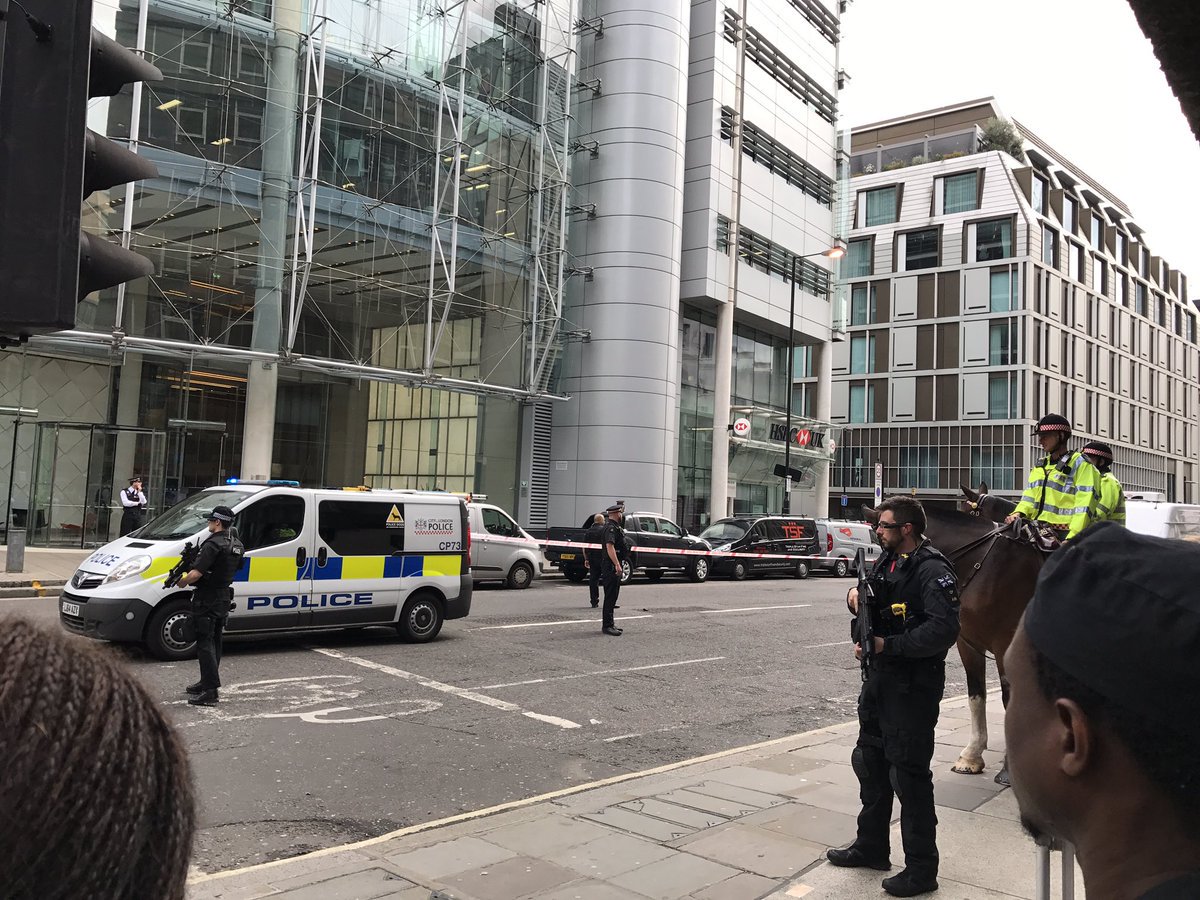 Κλειστός δρόμος στο Λονδίνο λόγω "ύποπτου πακέτου" (ΒΙΝΤΕΟ)