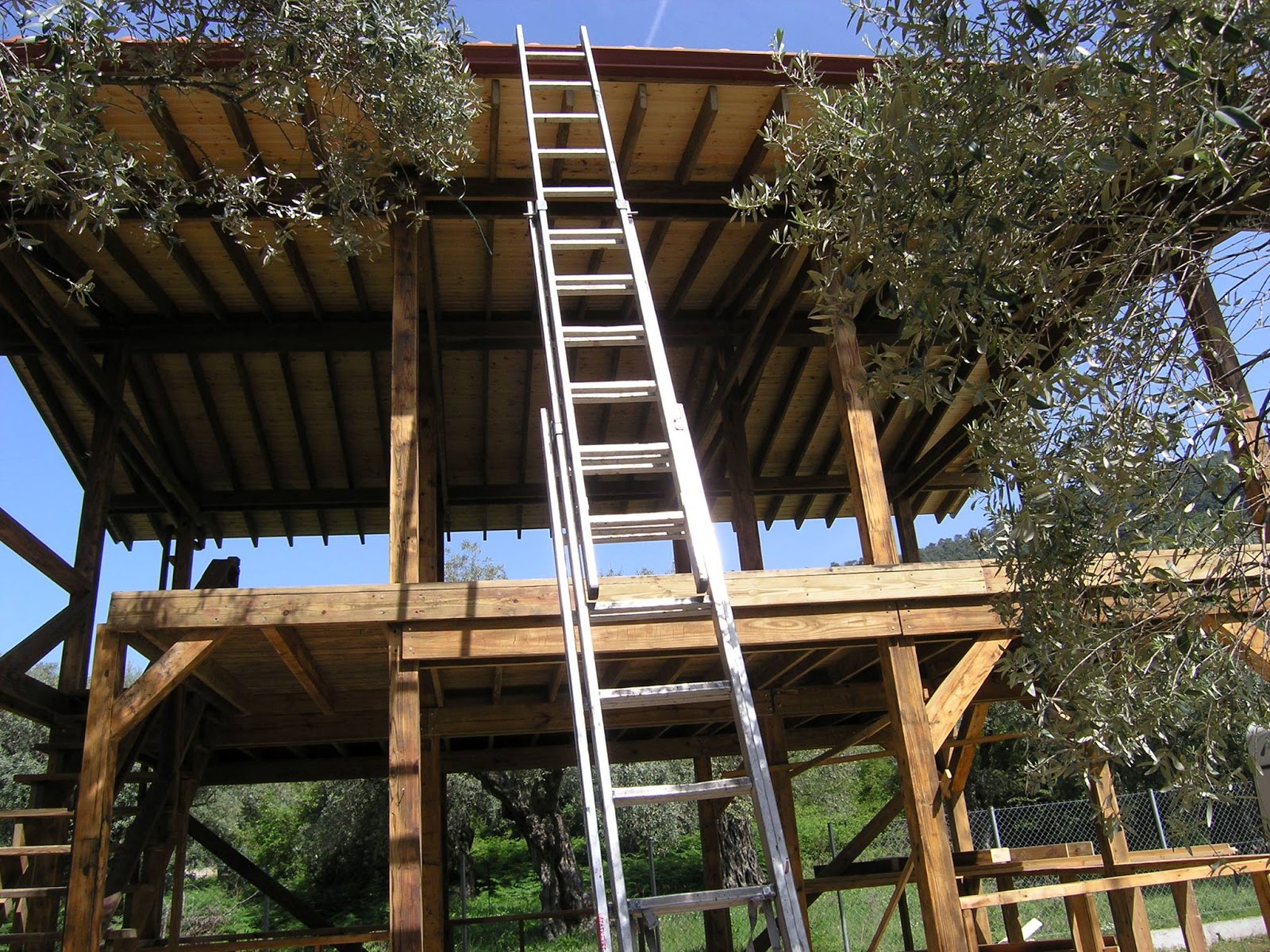 Σε κρίσιμη κατάσταση μετά από "βουτιά" τριών μέτρων