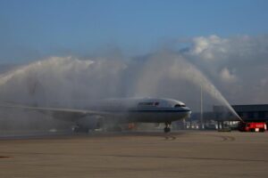Στο "Ελ. Βενιζέλος" προσγειώθηκε η πρώτη απευθείας πτήση Πεκίνου-Αθήνας