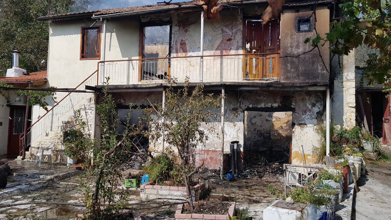 Πυρκαγιά προκάλεσε εκτεταμένες ζημιές σε οικία στο Κοιλάνι (ΦΩΤΟ)