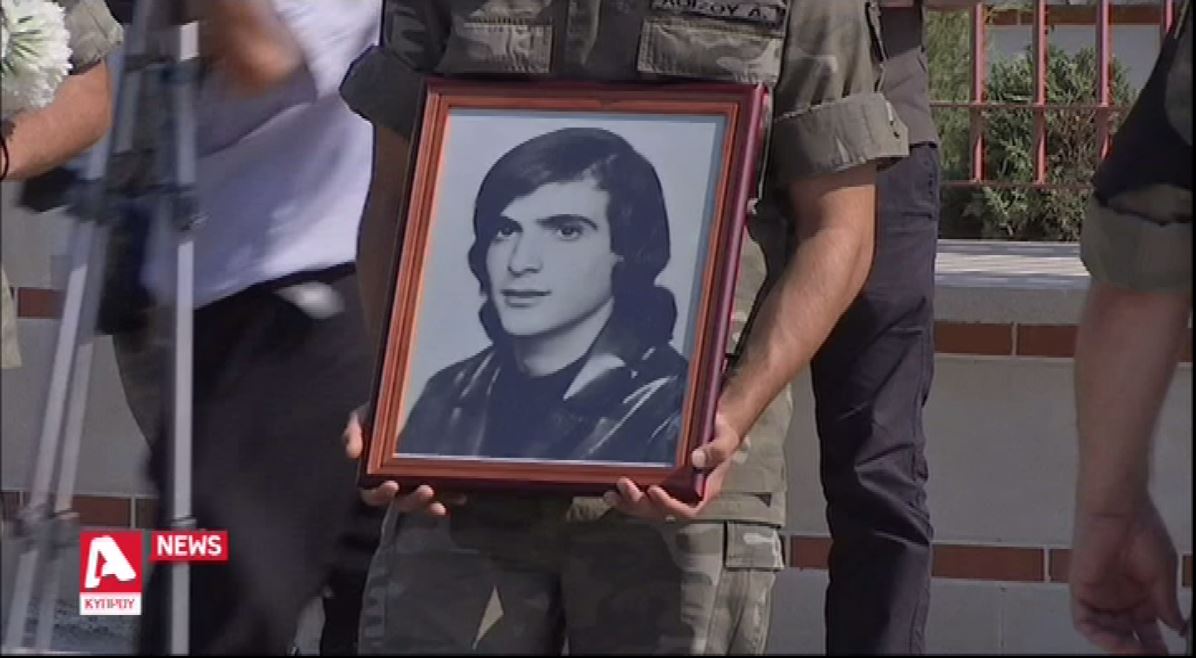 Πατέρας και γιος "ανταμώθηκαν" μετά από 43 χρόνια (ΒΙΝΤΕΟ)