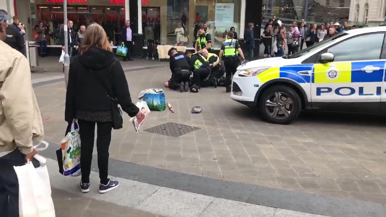 Συνελήφθη ύποπτος με μαχαίρι στο Μπέρμινχαμ (ΒΙΝΤΕΟ)