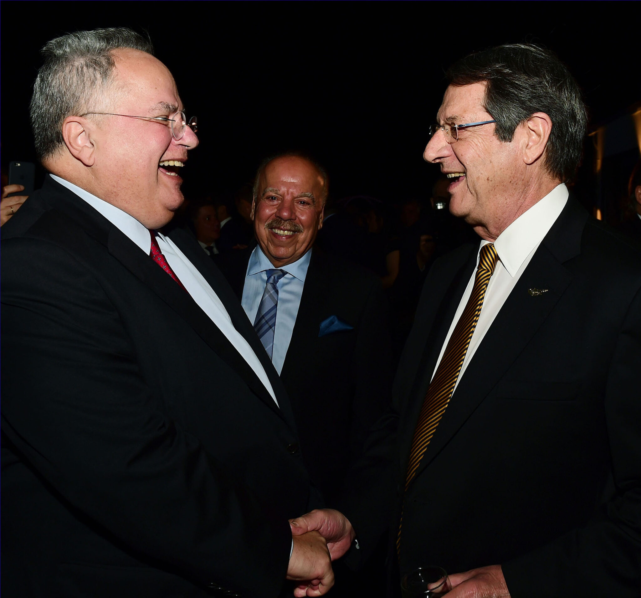 Νίκος Κοτζιάς: Μητέρα μου η Ελλάδα, αδελφή μου η Κύπρος (BINTEO)