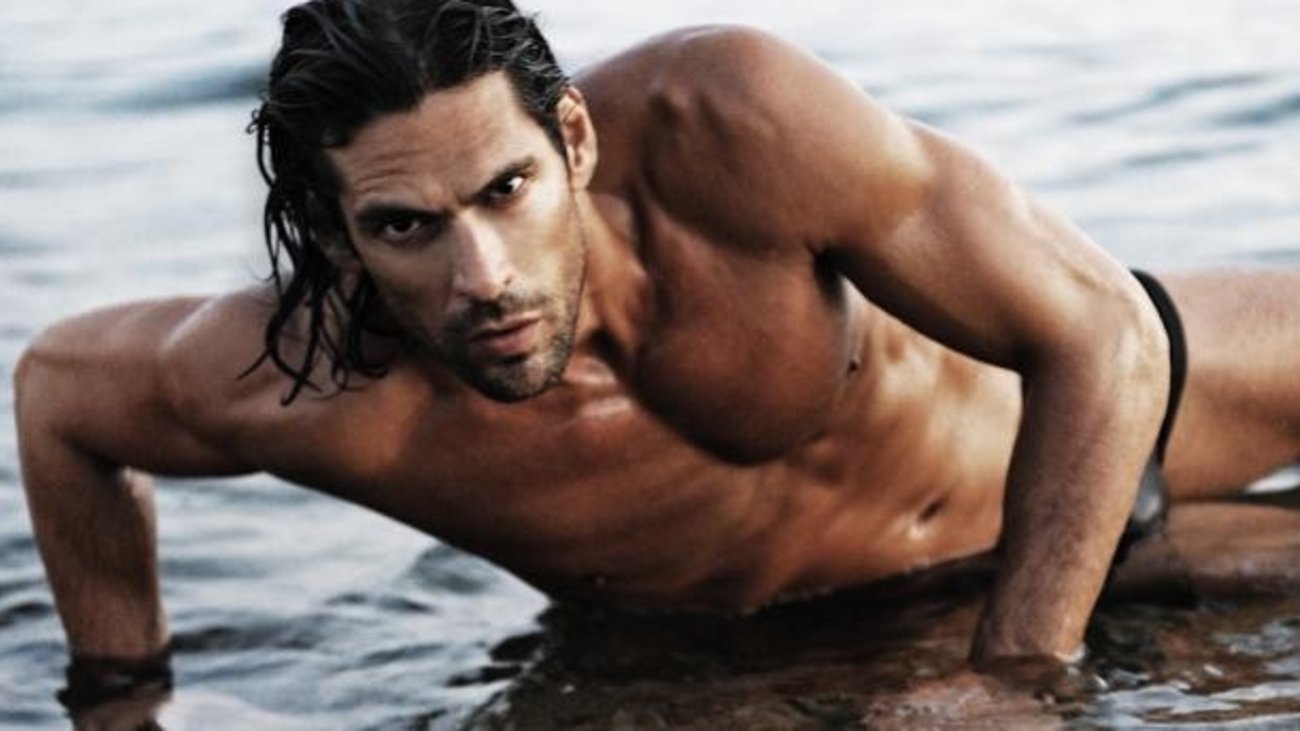 Όταν ο Γιάννης Σπαλιάρας γνώρισε τον Χιού Χέφνερ… (ΒΙΝΤΕΟ)