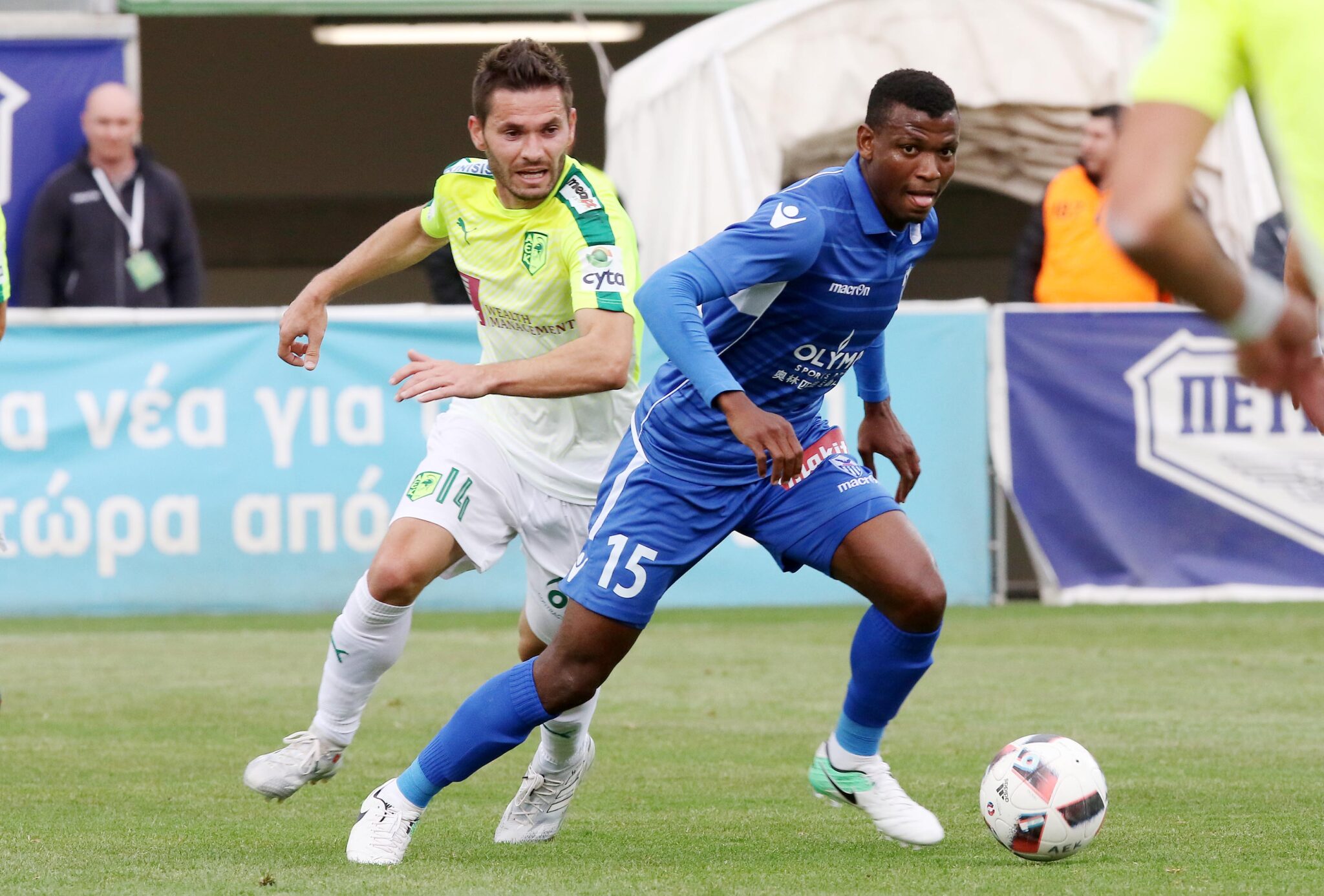 Στροφή 6η: Οι προβολείς στην «Αρένα»