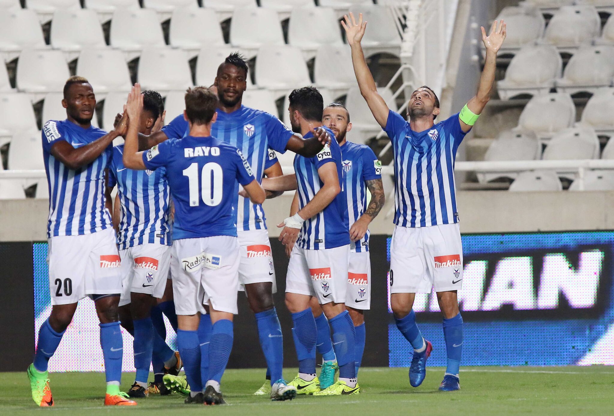 Μακριά από… Δόξες