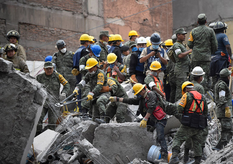 Μεξικό: Παλεύουν με το χρόνο τα σωστικά συνεργεία