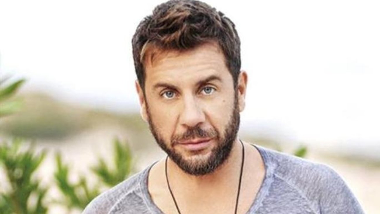 Γιώργος Μαζωνάκης: Δείτε τον να μαθαίνει skateboard από έναν έφηβο (ΦΩΤΟ)