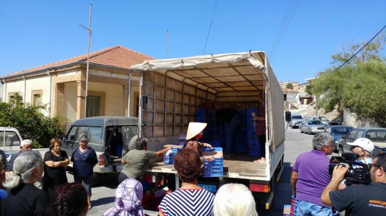 "Τιμωρούν" τους εγκλωβισμένους με μπλόκο στην ανθρωπιστική βοήθεια (BINTEO)