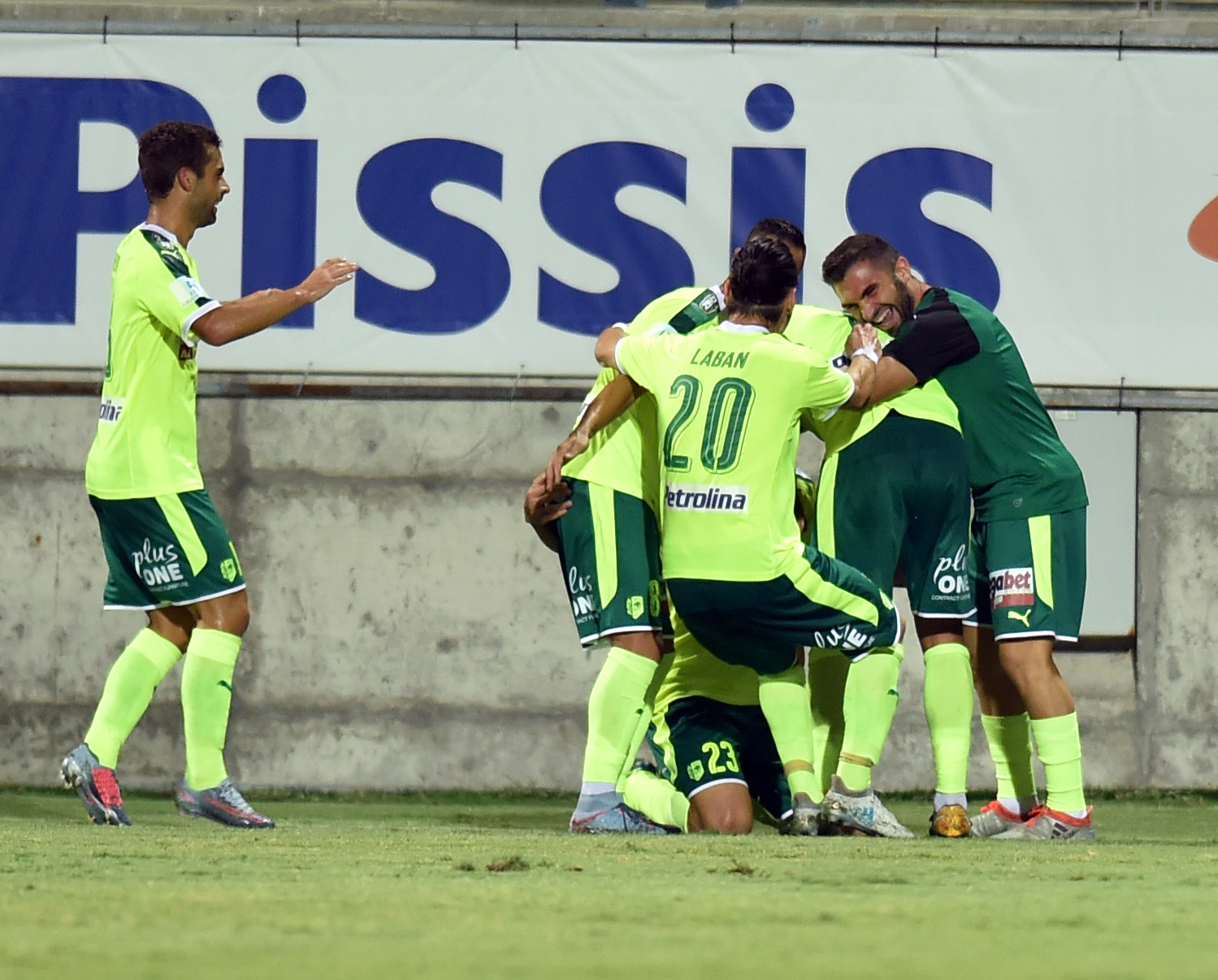 Απογοήτευση στον ΑΠΟΕΛ, ενθουσιασμός στην ΑΕΚ, "ηρεμία" σε Ανόρθωση και Ομόνοια