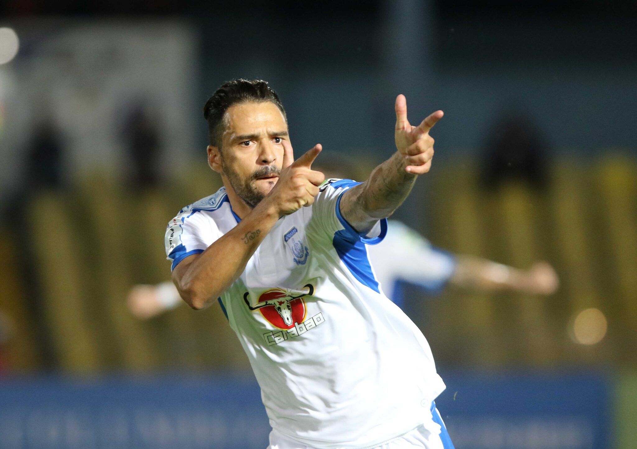 Ρουκέτα τύπου… Άλεξ Ντα Σίλβα «λύγισε» τον Άρη (ΒΙΝΤΕΟ)