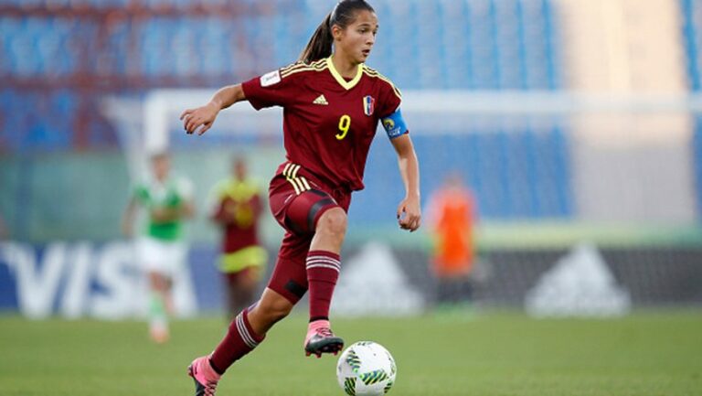 Γυναίκα υποψήφια για το γκολ της χρονιάς ! (VIDEO )